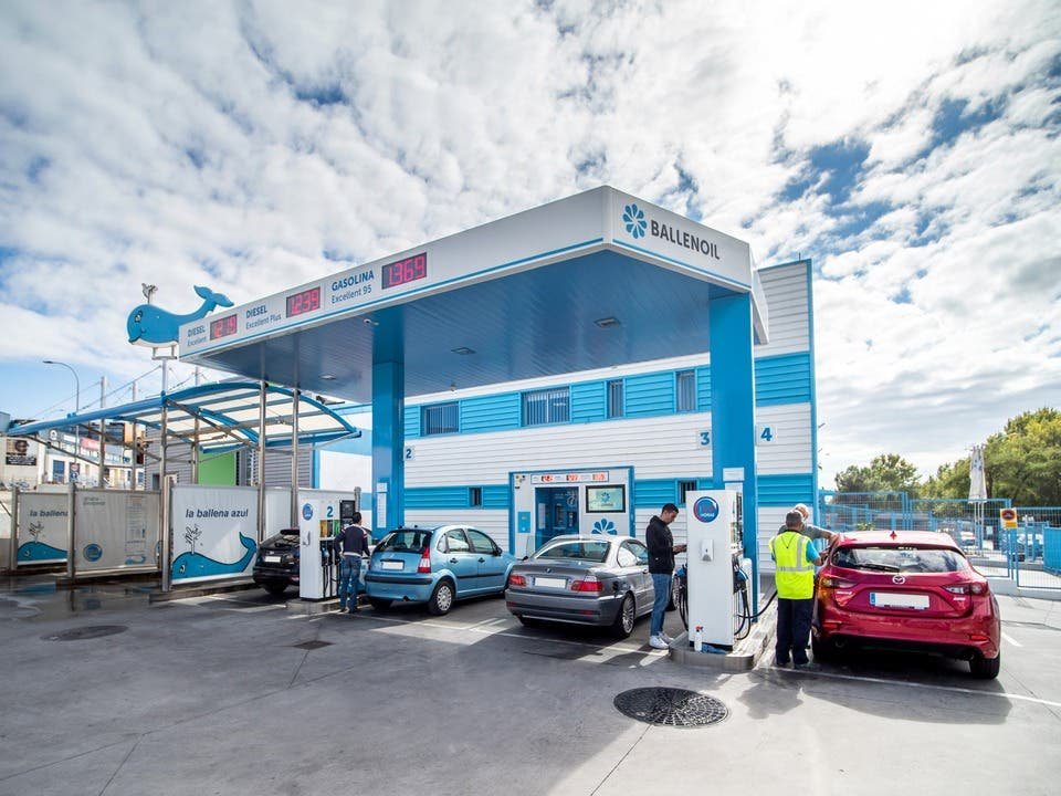 Unbelievable Savings Alert: Eight Budget-Friendly Petrol Stations Set to Revolutionize Spain's Costa del Sol! - 01 1 1 - Business and Economy -