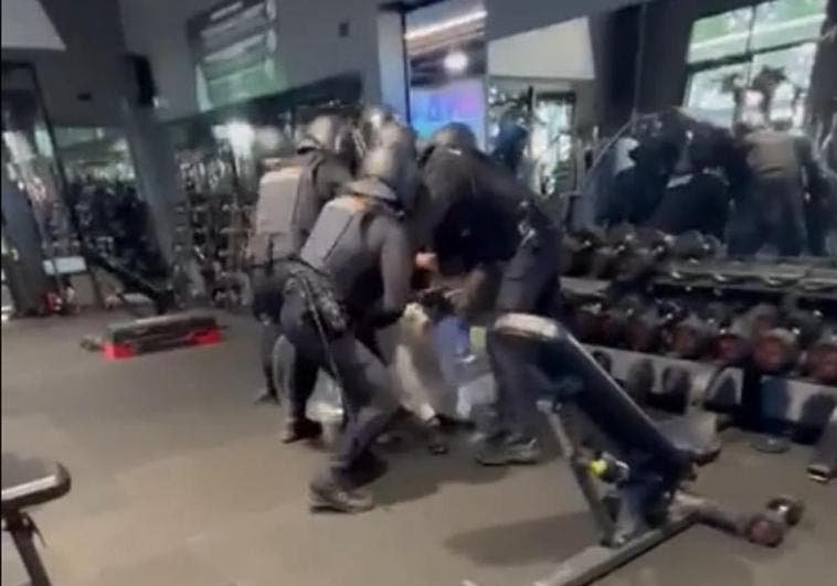 "Ex-Lover's Harasser Dramatically Apprehended in Marbella Gym: A Must-Read!" - detention of man in a gym - Marbella News Crime -