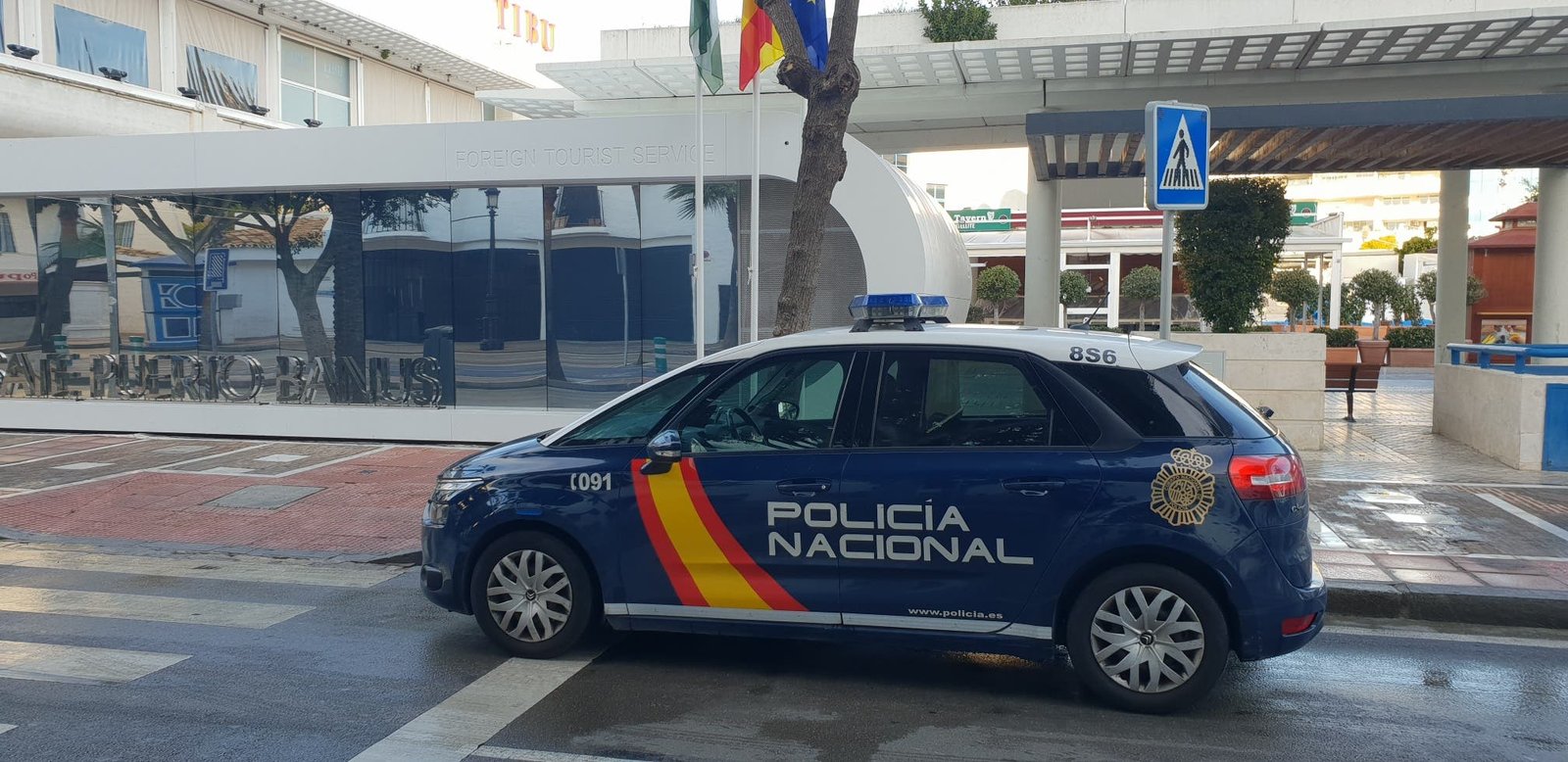 Shocking: Love Gone Wrong as Man Leaves Girlfriend Unconscious on Marbella's Pristine Sands! - photo man stabbed in marbella in the neck - Marbella News Crime -
