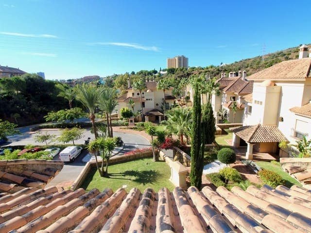 Luxury 2-Bedroom Marbella Apartment with Pool Could Be Yours for Just €320,000! - x 170893695 - Real Estate and Urban Development - 2-Bedroom Marbella