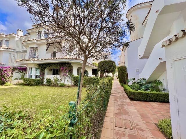 Uncover Your Dream 3-Bedroom Marbella Apartment with Pool for Just €380,000! - x 204915162 - Real Estate and Urban Development -