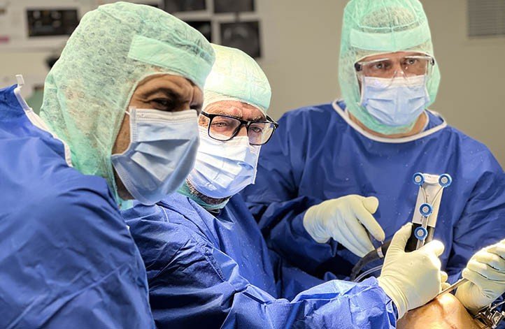 Revolutionary Robotic-Assisted Knee Replacement Surgery Now Available at HC Marbella! - mini1 1708906488 - Local Events and Festivities -