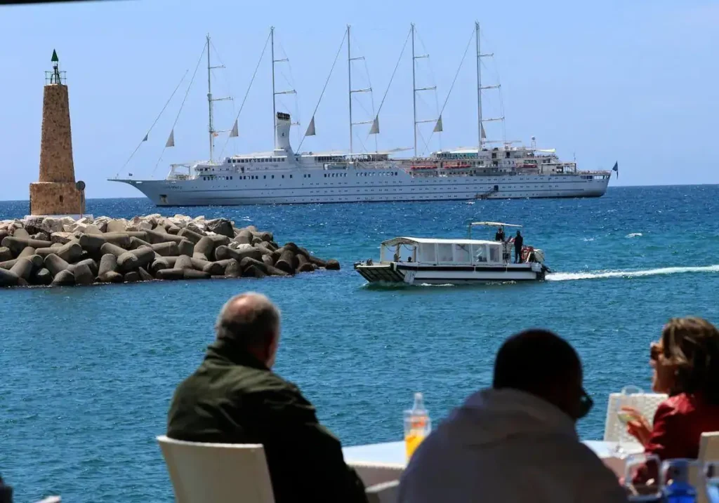 Club Med schooner sails into Puerto Banús
