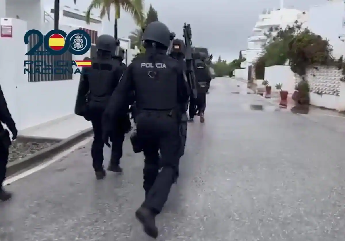 Daring Duo Detained: Unleashed Rain of Bullets on Marbella Eatery and Escaped on Motorcycle! - policia 2 kRUF - Crime -