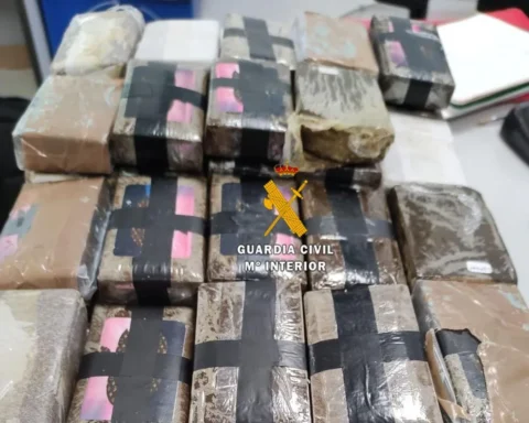 More than 100 packages of hashish found hidden in boot of car at motorway service station on the Costa del Sol