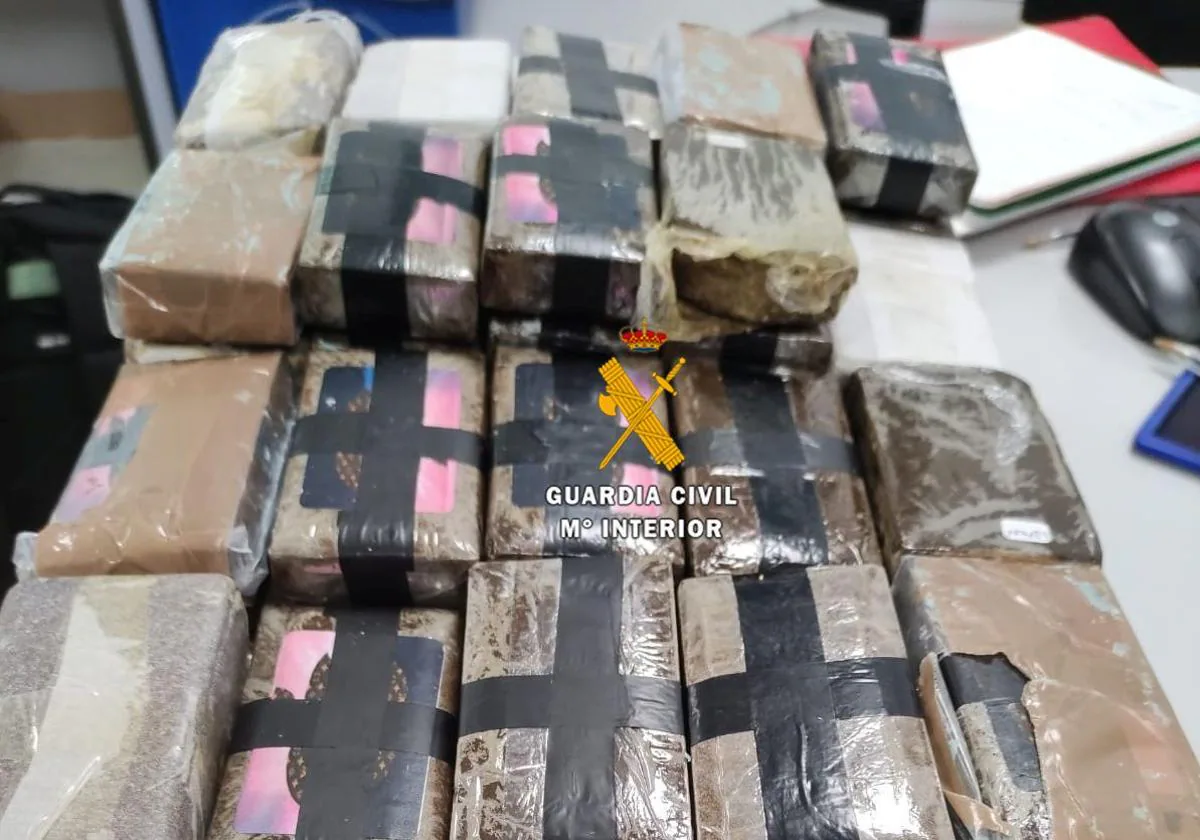 More than 100 packages of hashish found hidden in boot of car at motorway service station on the Costa del Sol