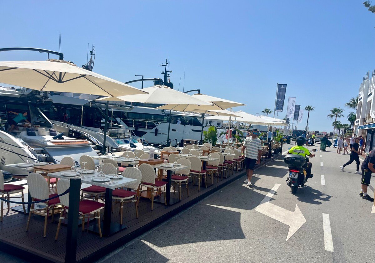 "Ecologists' Grievance Puts Puerto Banús' Iconic Bar and Restaurant Terraces in Jeopardy!" - terraza puerto banus U43831325543QRY - Environment -