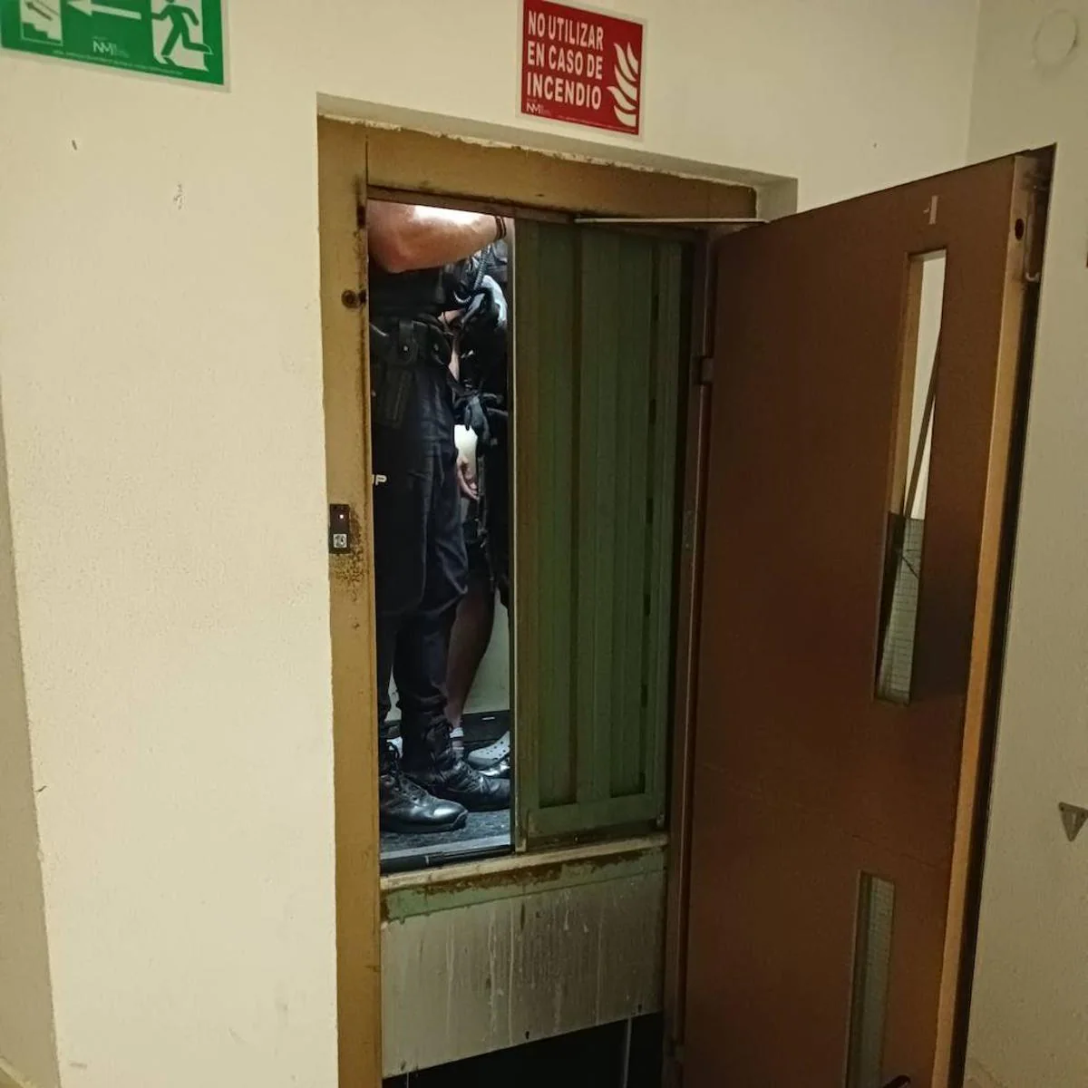 Police officer trapped in lift with detained man at Marbella courts building