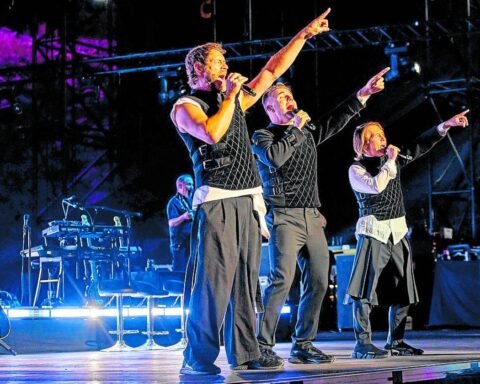 English and Spanish bury rivalry to enjoy Take That in Marbella