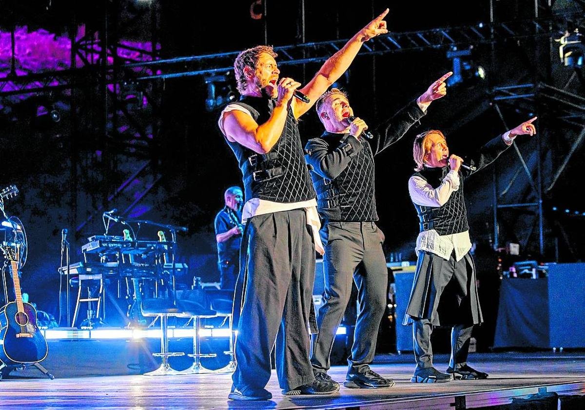 English and Spanish bury rivalry to enjoy Take That in Marbella