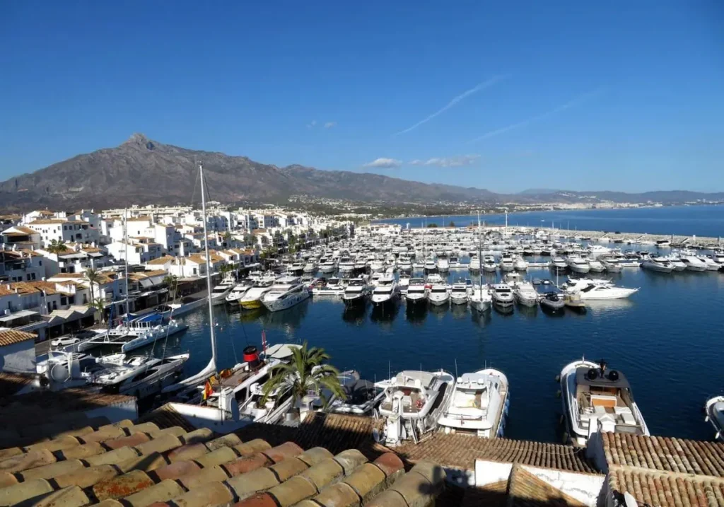 Luxury boutiques in Puerto Banús have sold almost 9% more this summer season