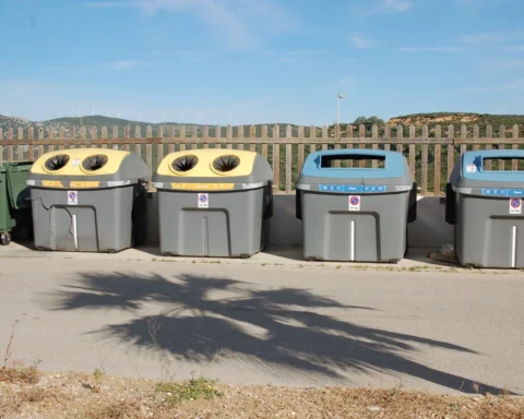 Local Police intensify rubbish disposal and fly-tipping controls in Marbella with plain clothes patrols