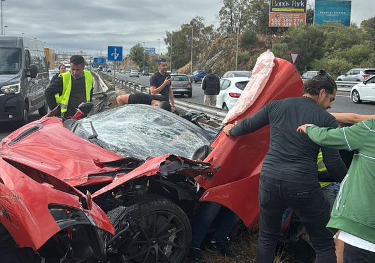 Tragic Twist: Luxury McLaren Sports Car Crash on A-7 Claims Life Near Glamorous Marbella! - mclar U1903819812233nC 1200x840@Diario20Sur DiarioSur - 112 incident -