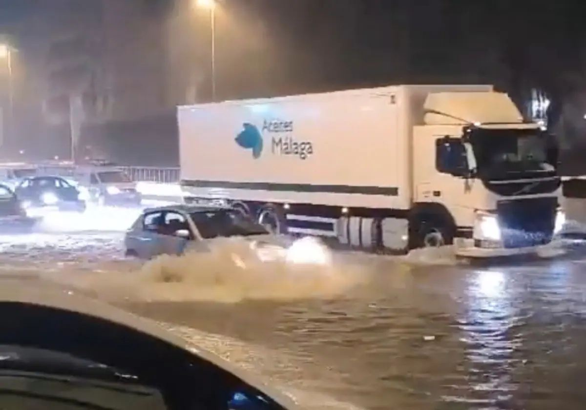 Watch as sudden downpour turns A-7 motorway into lake during early morning rush hour on the Costa del Sol