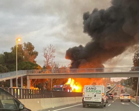 Lorry fire forces closure of A-7 motorway in Marbella leading to 10km tailbacks