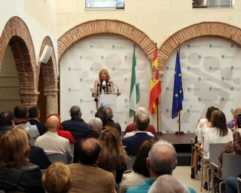 Marbella pays warm tribute to 60 municipal workers on their retirement