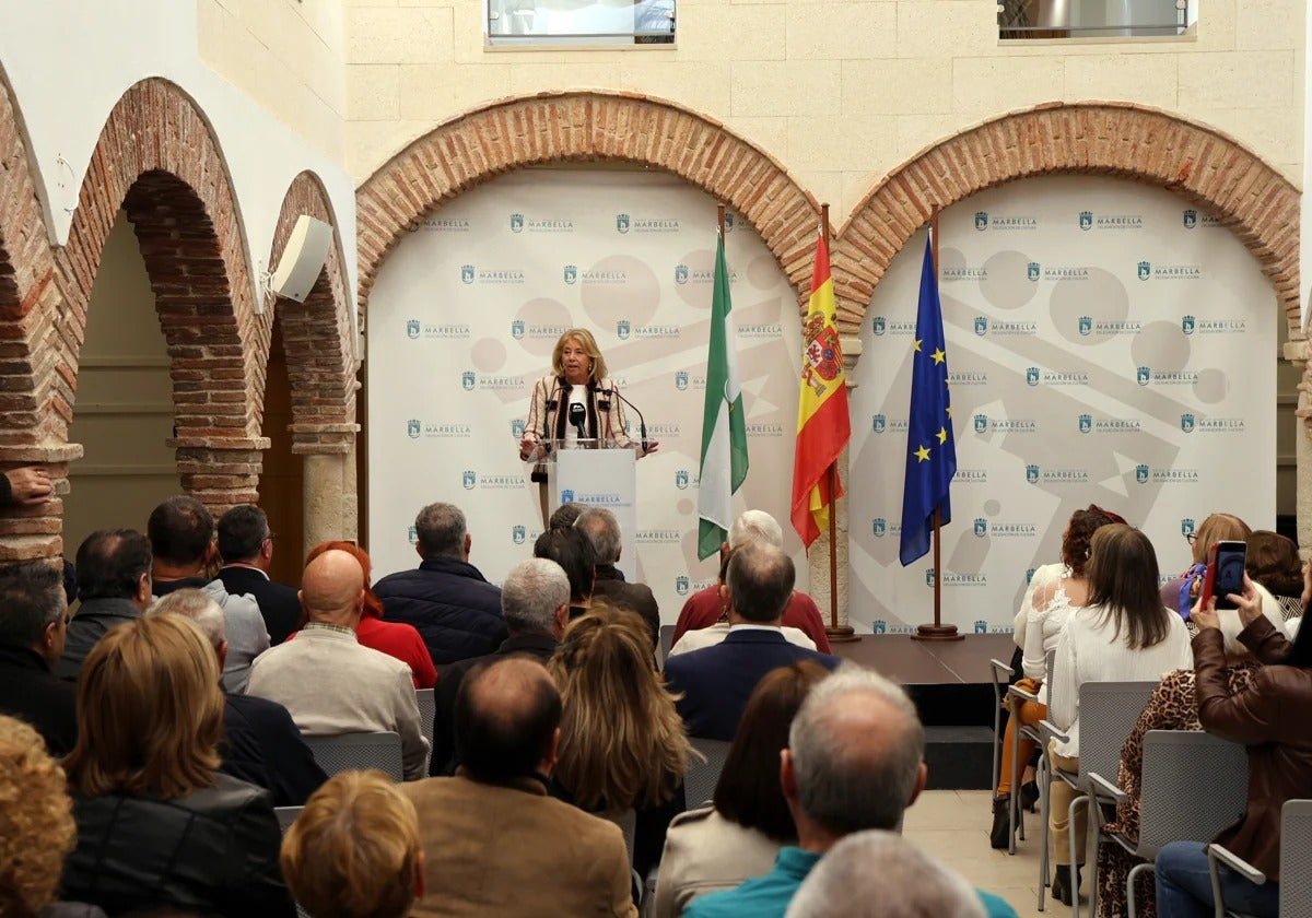 Marbella pays warm tribute to 60 municipal workers on their retirement