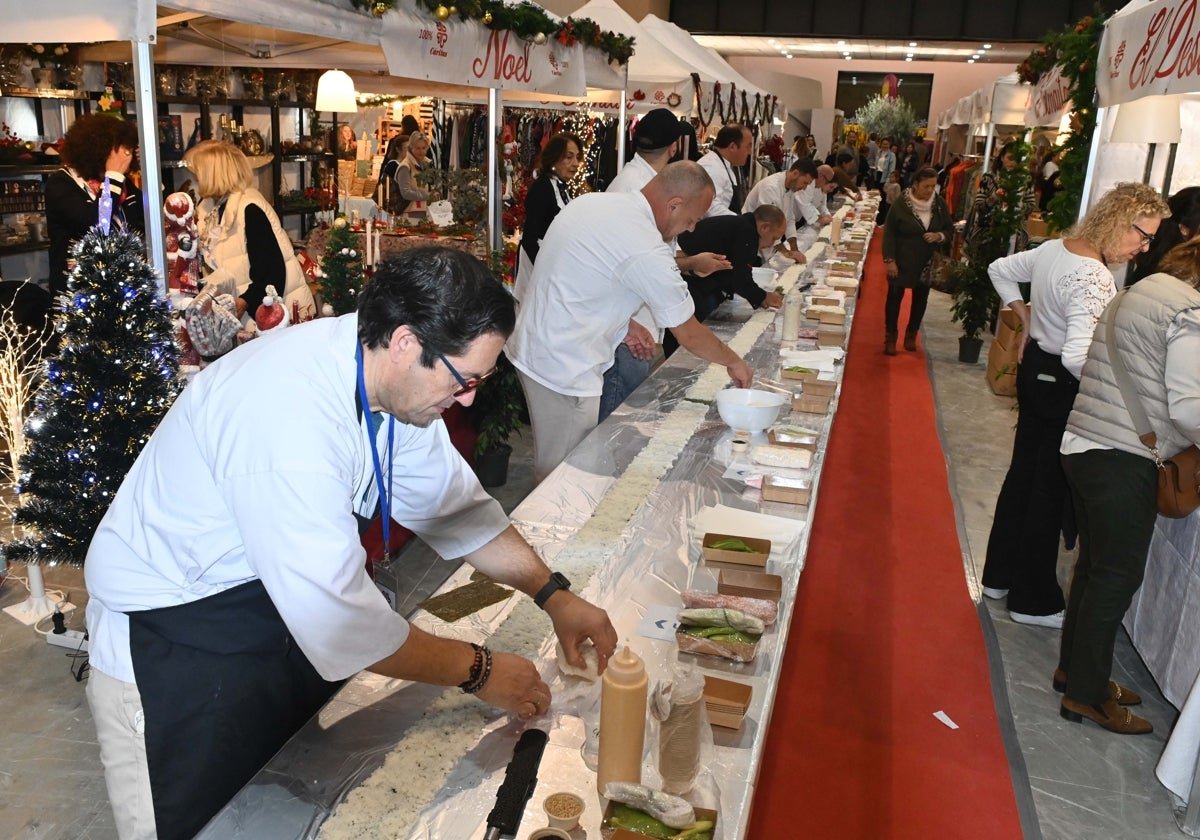 Chef creates record-breaking 19-metre-long maki sushi roll at Costa charity event