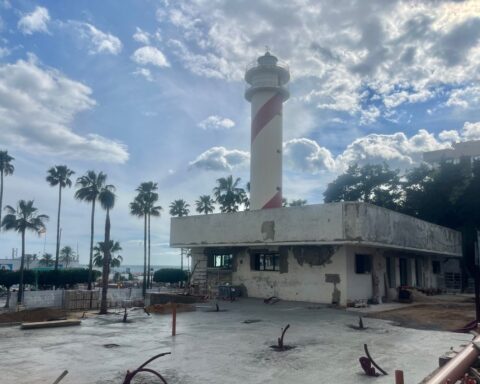 Work resumes on Marbella lighthouse plan to ensure it will be shipshape by summer