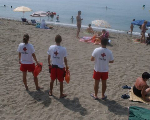 When will the lifeguards be on duty on Marbella's bustling beaches this year?