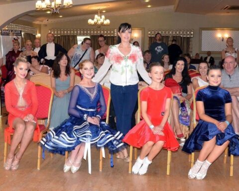 Imagen principal - From top: Lia with some of her dancers; Lia as British champion; Lia at the Malaga Open with one of her youngest dancers