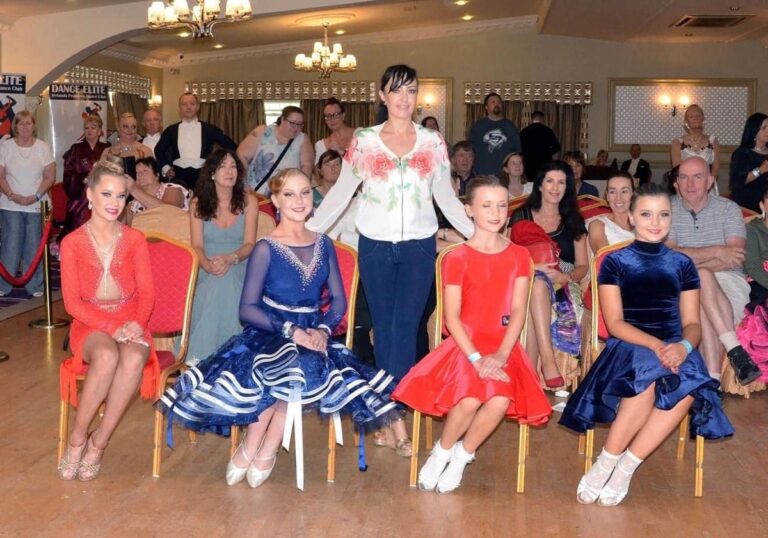 Imagen principal - From top: Lia with some of her dancers; Lia as British champion; Lia at the Malaga Open with one of her youngest dancers