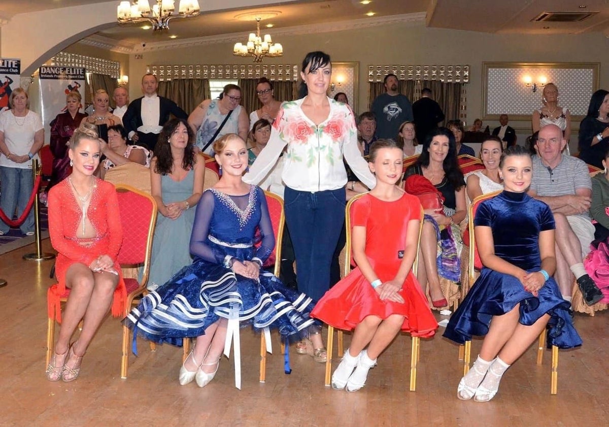 Imagen principal - From top: Lia with some of her dancers; Lia as British champion; Lia at the Malaga Open with one of her youngest dancers