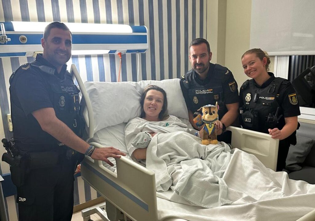 Police officers visit family after helping deliver baby in Marbella street
