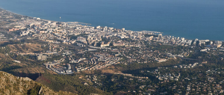 File photograph: Marbella viewed from near the summit of La Concha (September 2009). Photo by David Iliff (Diliff), CC BY-SA 3.0. Wikimedia Commons · License.